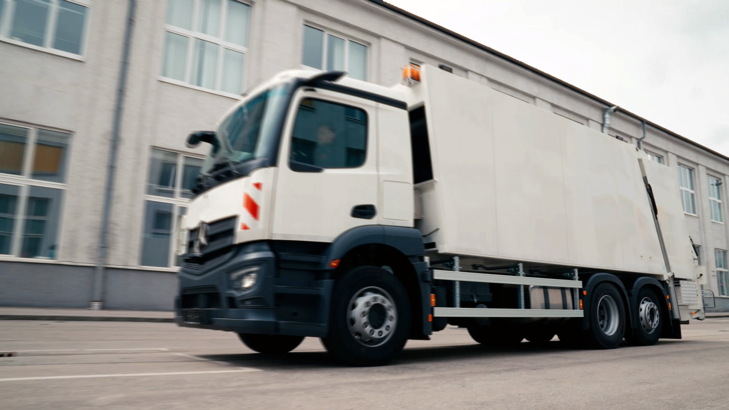 Mega MUT – Hauptbild